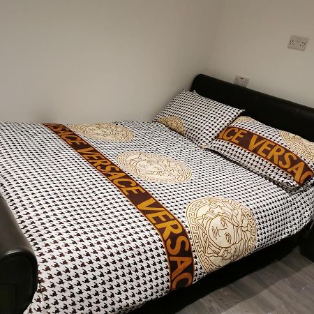 Studio Self Contained Double Bedroom ลอนดอน ภายนอก รูปภาพ