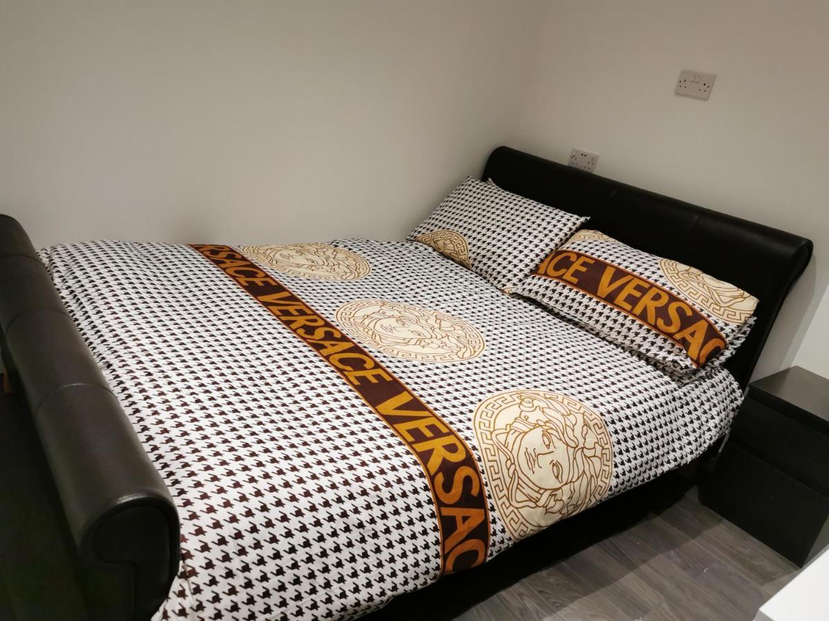 Studio Self Contained Double Bedroom ลอนดอน ภายนอก รูปภาพ
